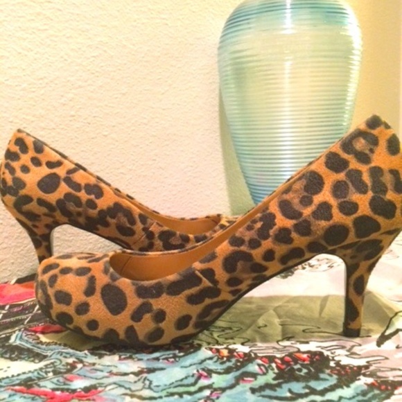 Bella Marie Shoes - Leopard Platform Heel Size 10